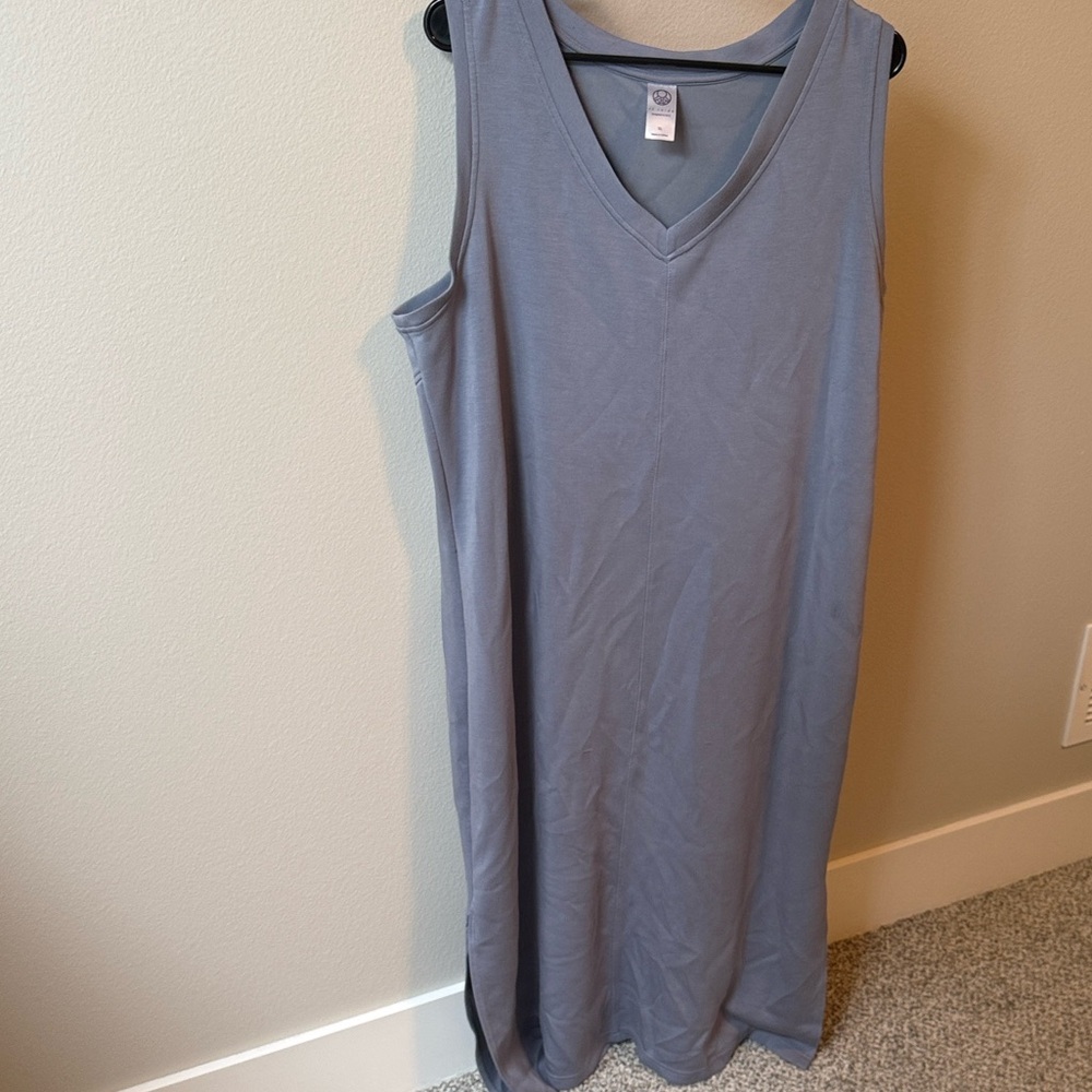 Te Verde XL pale blue purple sleeveless maxi dress
